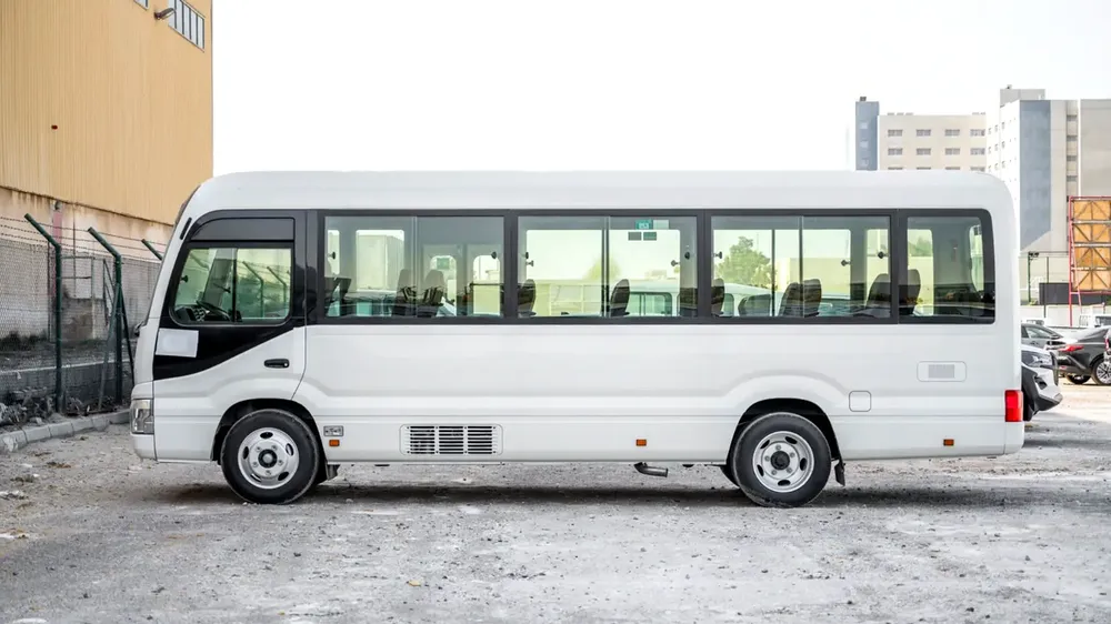 Toyota Coaster 4.0 MT 2025 GCC Specs - Brand New - Image 4