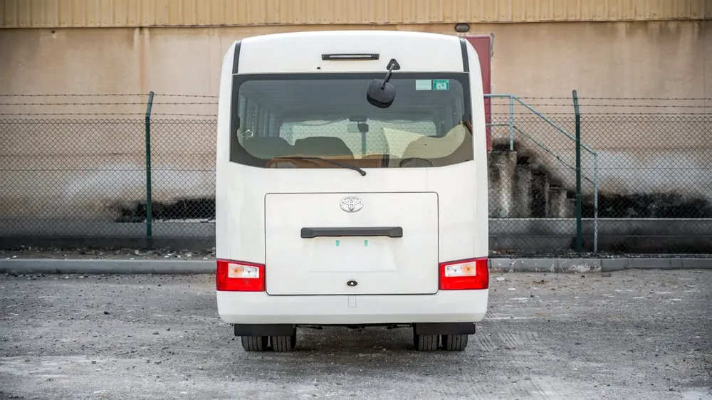 Toyota Coaster 4.0 MT 2025 GCC Specs - Brand New - Image 5