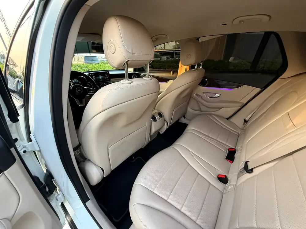 Mercedes-Benz GLC 300 4MATIC 2021, American Specs - Excellent Condition! - Image 12