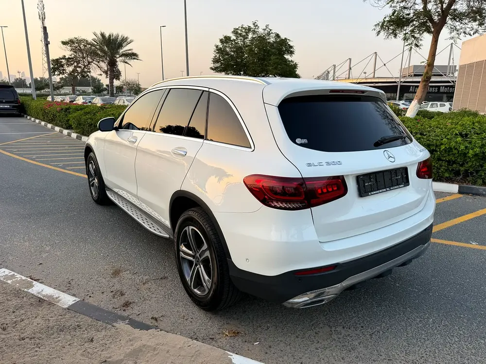 Mercedes-Benz GLC 300 4MATIC 2021, American Specs - Excellent Condition! - Image 4