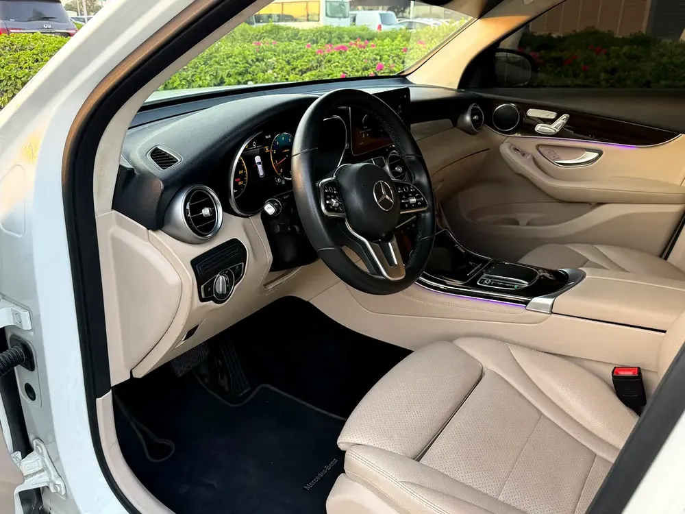 Mercedes-Benz GLC 300 4MATIC 2021, American Specs - Excellent Condition! - Image 8