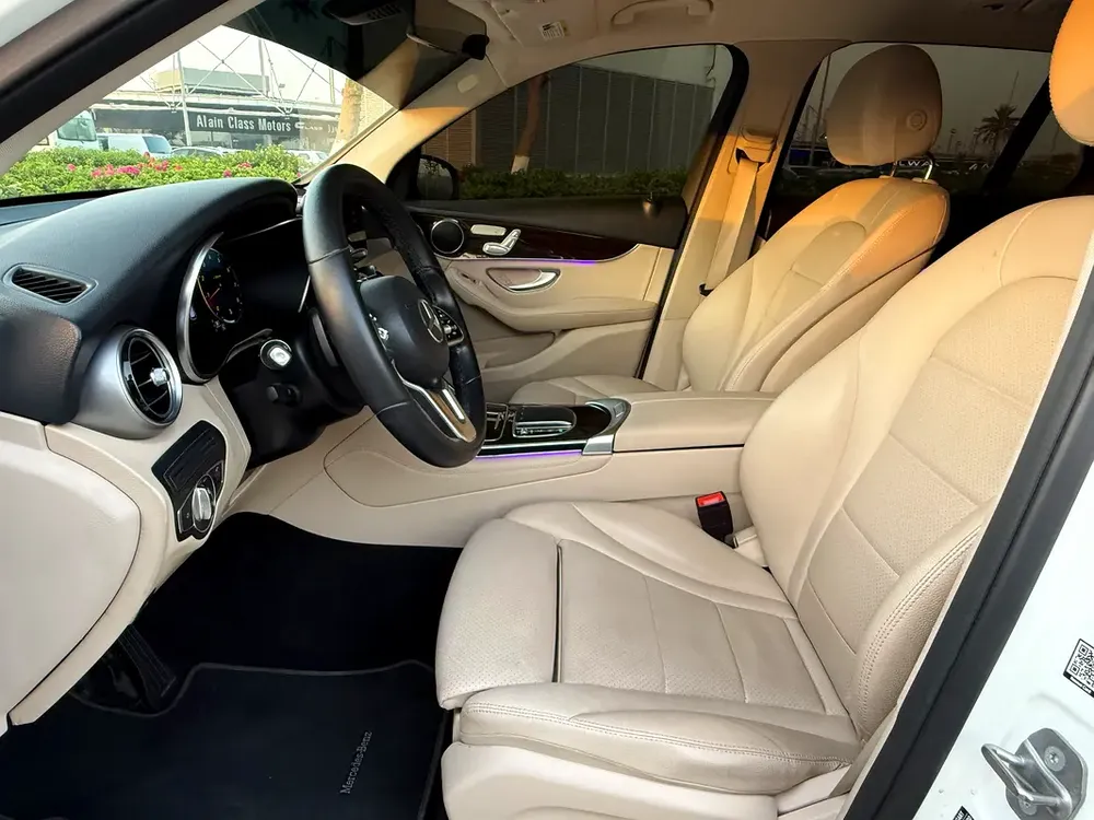 Mercedes-Benz GLC 300 4MATIC 2021, American Specs - Excellent Condition! - Image 9