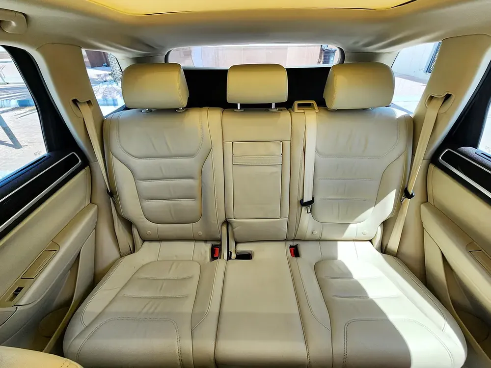 Volkswagen Touareg SEL 2015 (FACELIFT) GCC Spec With Partial Service History In Perfect Condition - Image 17