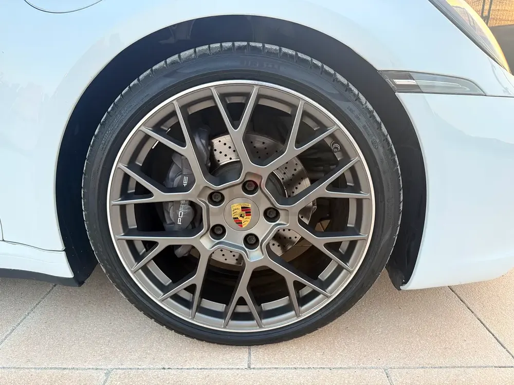 2023 Porsche 911 Carrera - GCC Specs - Like New! - Image 4
