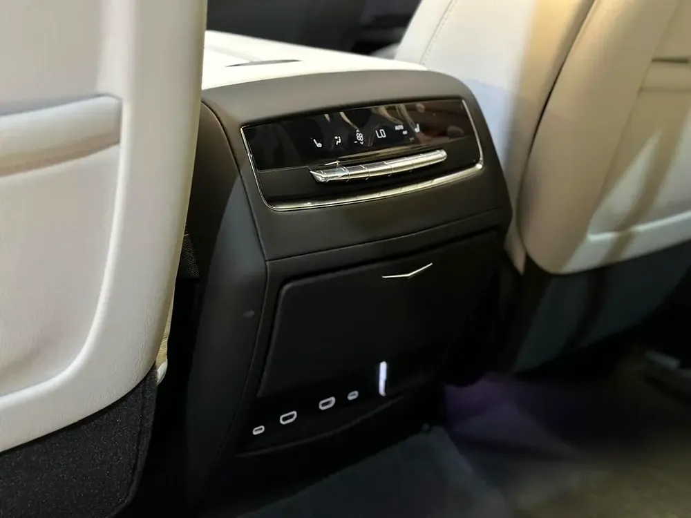 2025 Cadillac Escalade Sport Platinum GCC Specs - Image 17