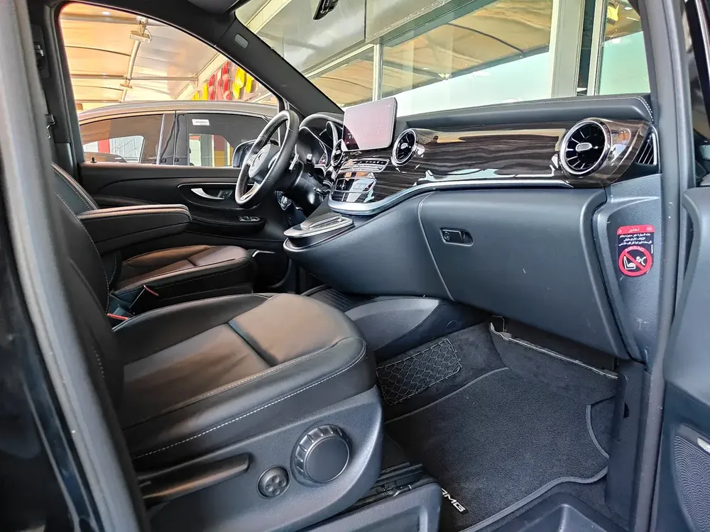 AED 3,650 P.M | 2024 Mercedes-Benz V220d 4MATIC | Under Warranty | GCC | - Image 14