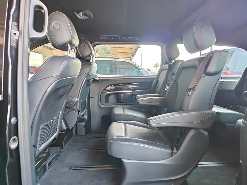 AED 3,650 P.M | 2024 Mercedes-Benz V220d 4MATIC | Under Warranty | GCC | - Image 17