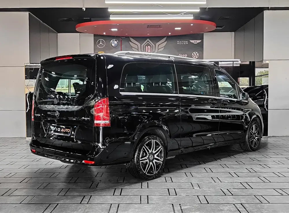 AED 3,650 P.M | 2024 Mercedes-Benz V220d 4MATIC | Under Warranty | GCC | - Image 4