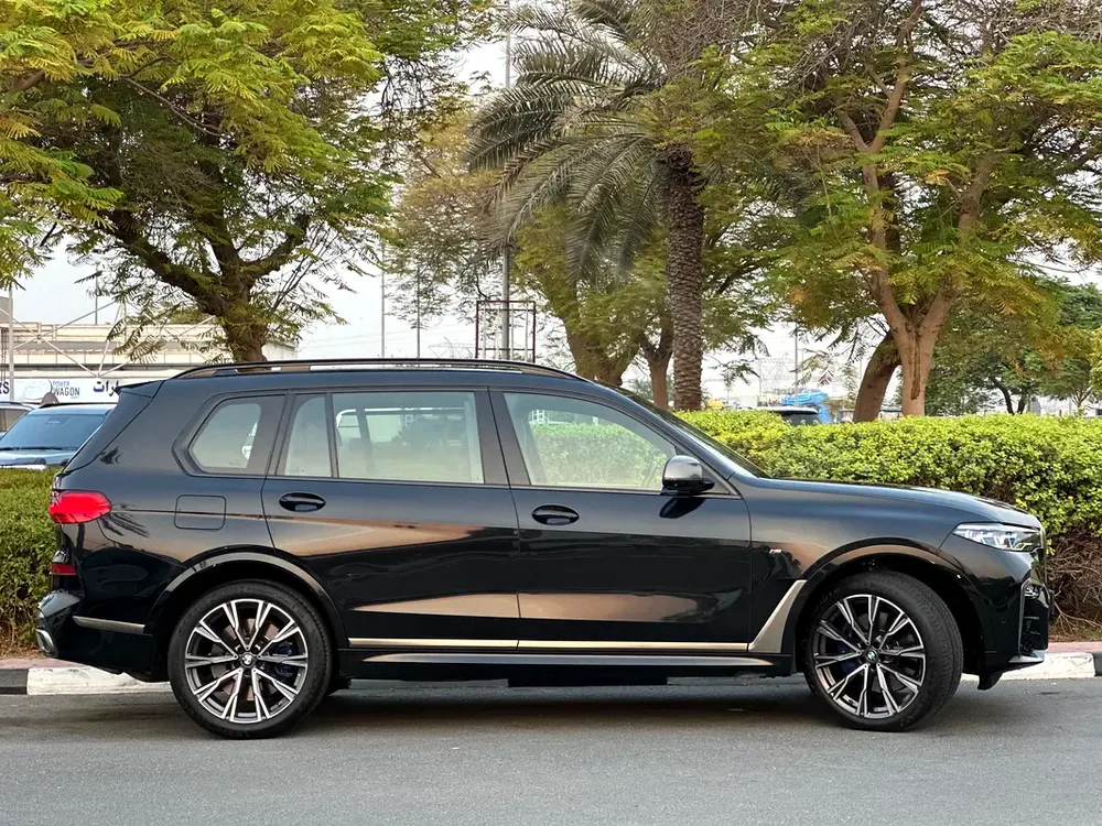 BMW X7 M50i V8 2022 GCC UNDER WARRANTY AND CONTRACT SERVICE FULL OPTION - Image 6