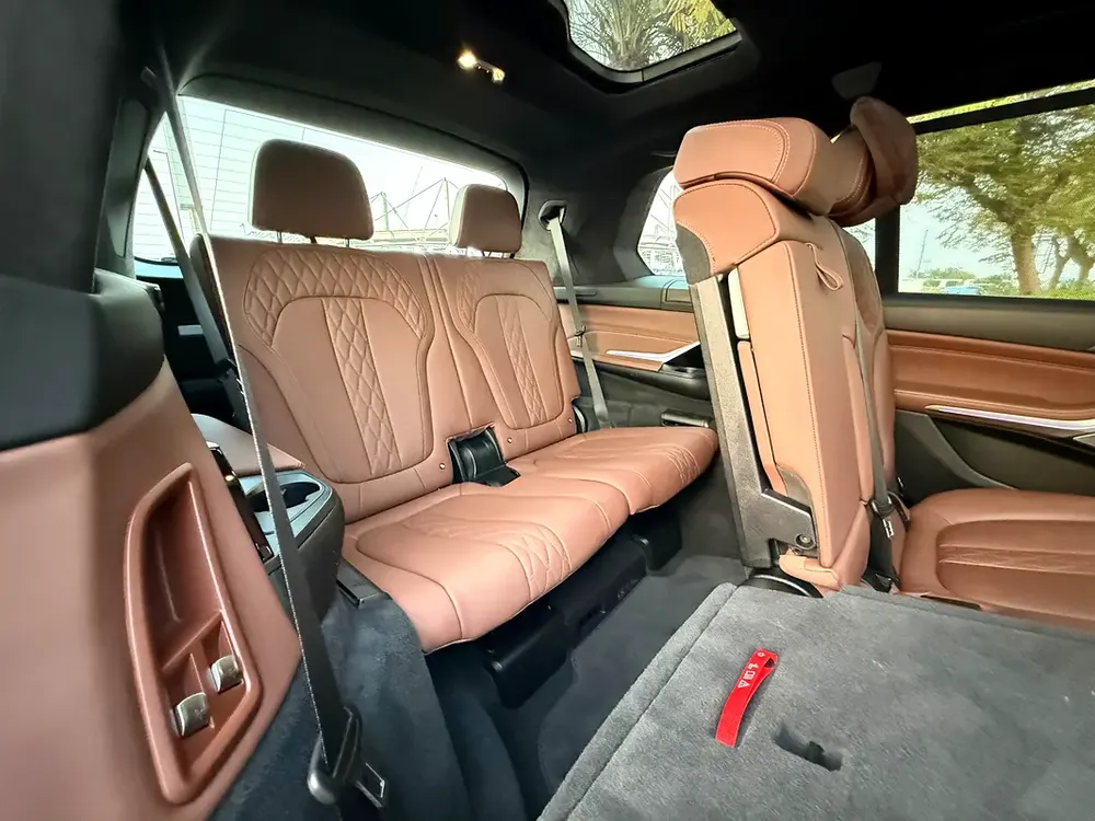 BMW X7 M50i V8 2022 GCC UNDER WARRANTY AND CONTRACT SERVICE FULL OPTION - Image 7