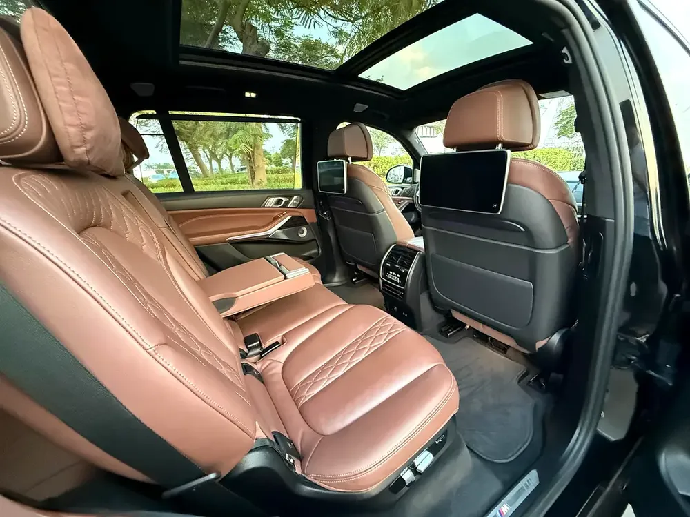 BMW X7 M50i V8 2022 GCC UNDER WARRANTY AND CONTRACT SERVICE FULL OPTION - Image 8