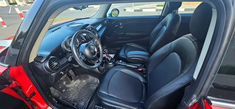 Mini cooper 2019 full option low mileage panoramic first owner - Image 10