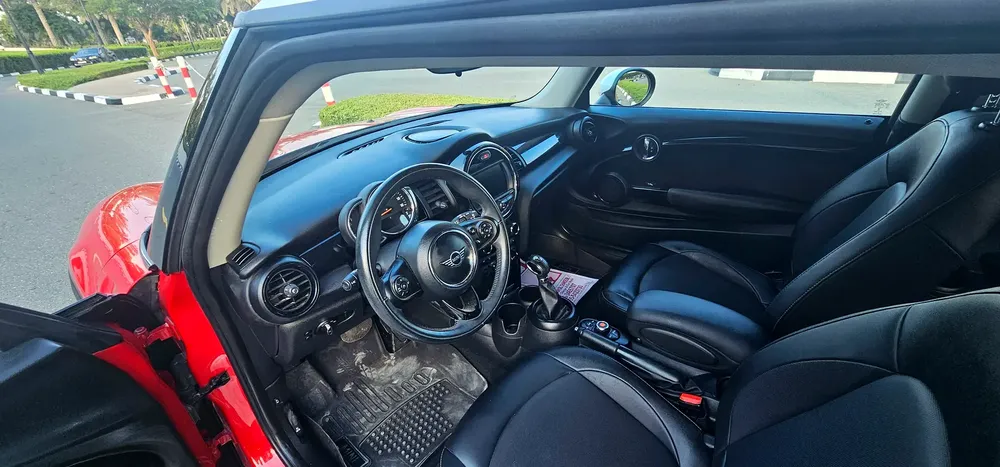 Mini cooper 2019 full option low mileage panoramic first owner - Image 12