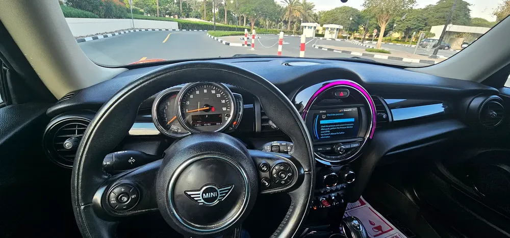 Mini cooper 2019 full option low mileage panoramic first owner - Image 13