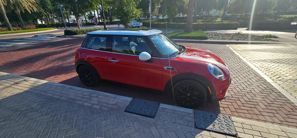 Mini cooper 2019 full option low mileage panoramic first owner - Image 14