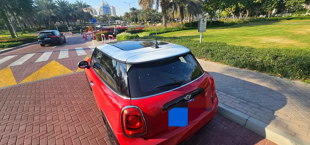 Mini cooper 2019 full option low mileage panoramic first owner - Image 16