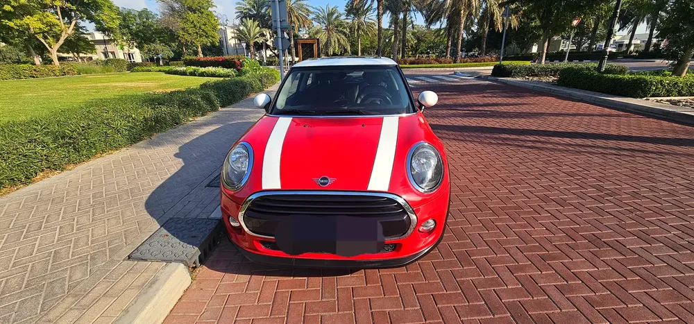 Mini cooper 2019 full option low mileage panoramic first owner - Image 5