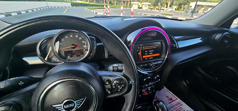 Mini cooper 2019 full option low mileage panoramic first owner - Image 8