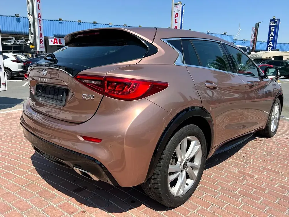 INFINITI QX30 2018 GCC IN BEST CONDITION 41,000 - Image 11