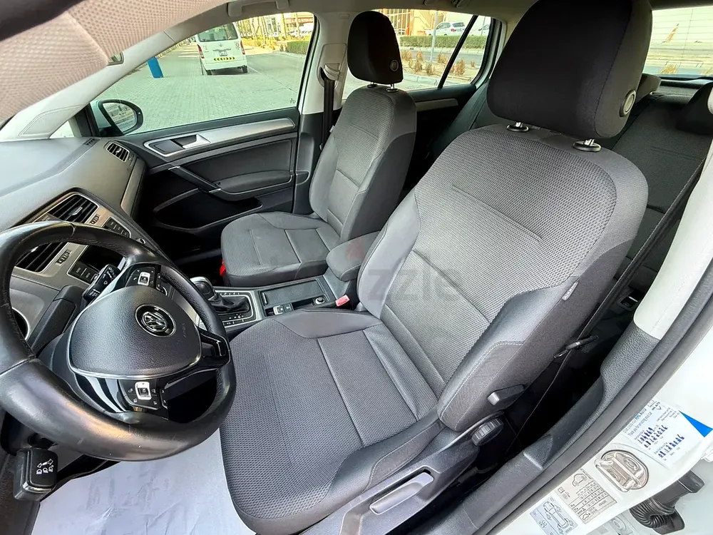 Best Fuel Efficient Volkswagen Golf TSI 2017 - GCC Specs, 1.2/1200cc, - Image 12
