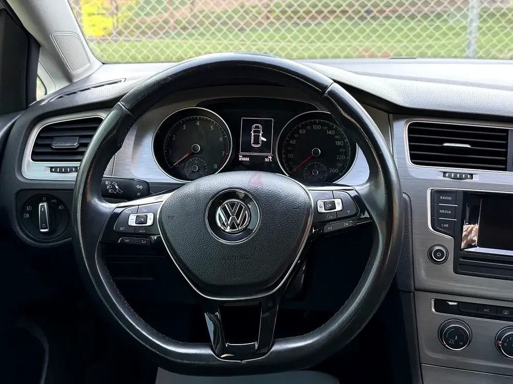 Best Fuel Efficient Volkswagen Golf TSI 2017 - GCC Specs, 1.2/1200cc, - Image 13