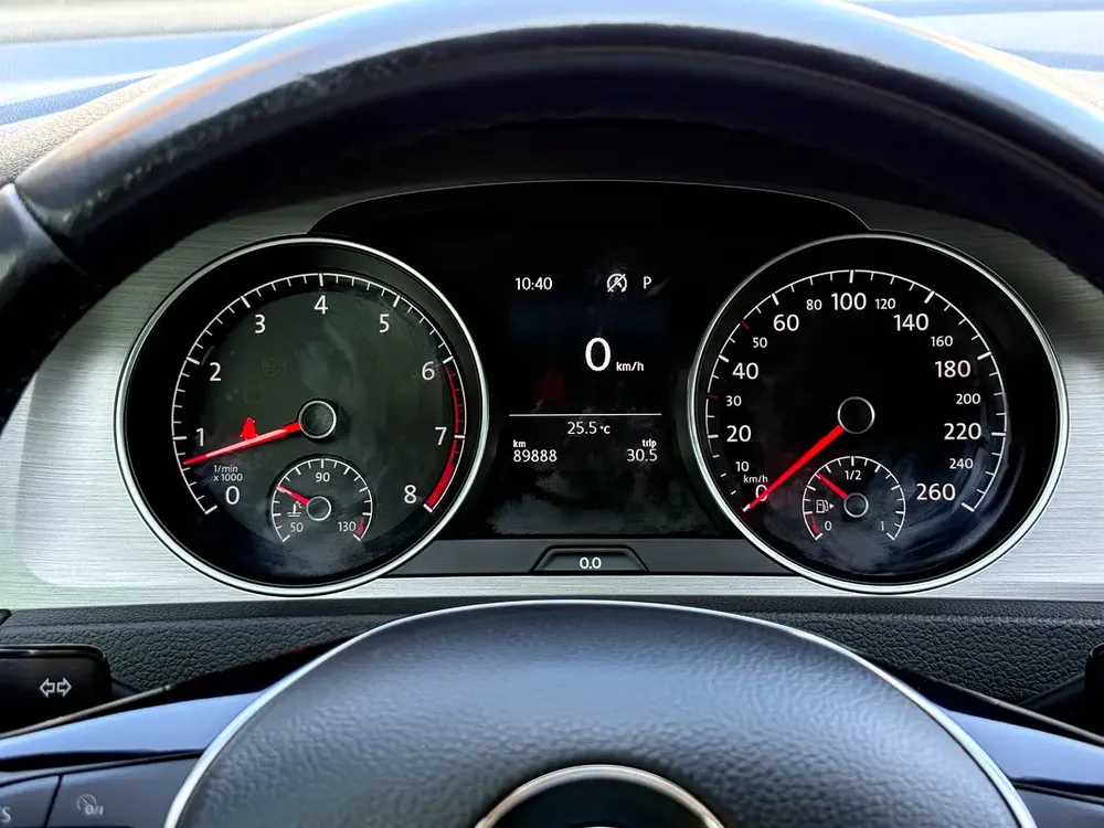 Best Fuel Efficient Volkswagen Golf TSI 2017 - GCC Specs, 1.2/1200cc, - Image 15