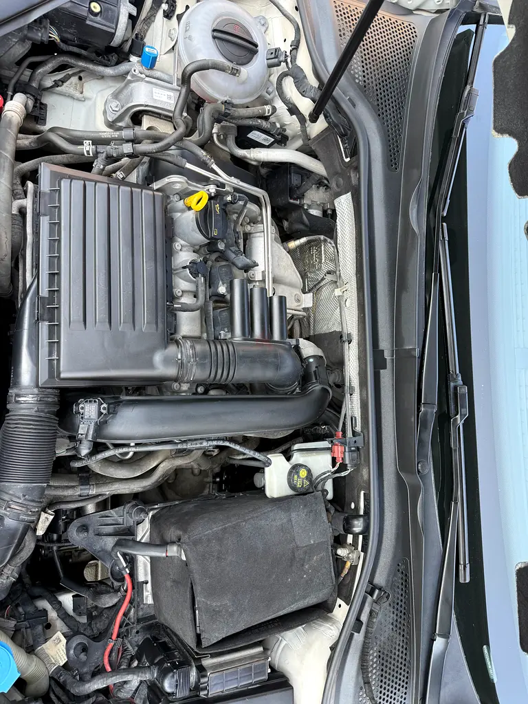 Best Fuel Efficient Volkswagen Golf TSI 2017 - GCC Specs, 1.2/1200cc, - Image 16