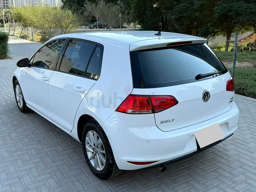 Best Fuel Efficient Volkswagen Golf TSI 2017 - GCC Specs, 1.2/1200cc, - Image 4