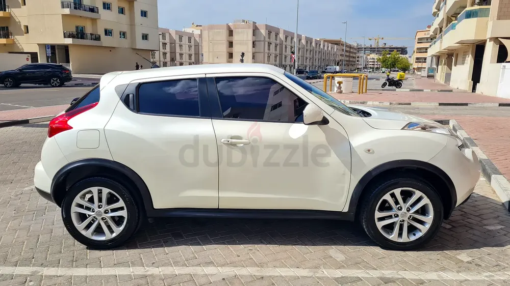 2016 NISSAN JUKE GPS CAMERA LADY DRIVEN GULF GCC SPEC SUPER CLEAN CONDITION FULLY SERVICED - Image 17
