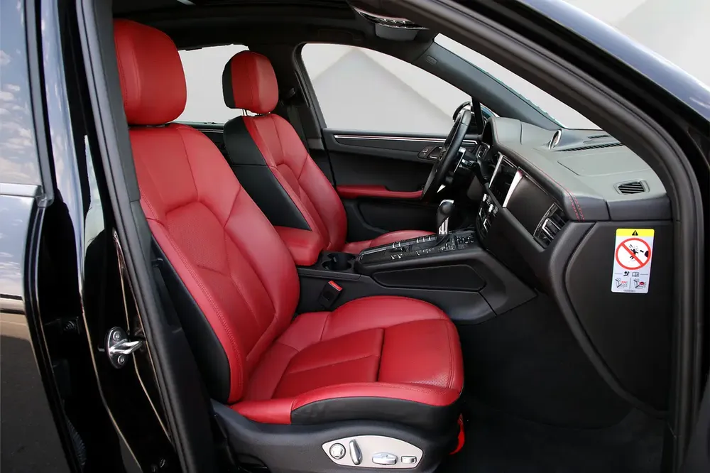 PORSCHE MACAN 2021 - GCC - FULLY LOADED - AMAZING CONDITION - Image 11