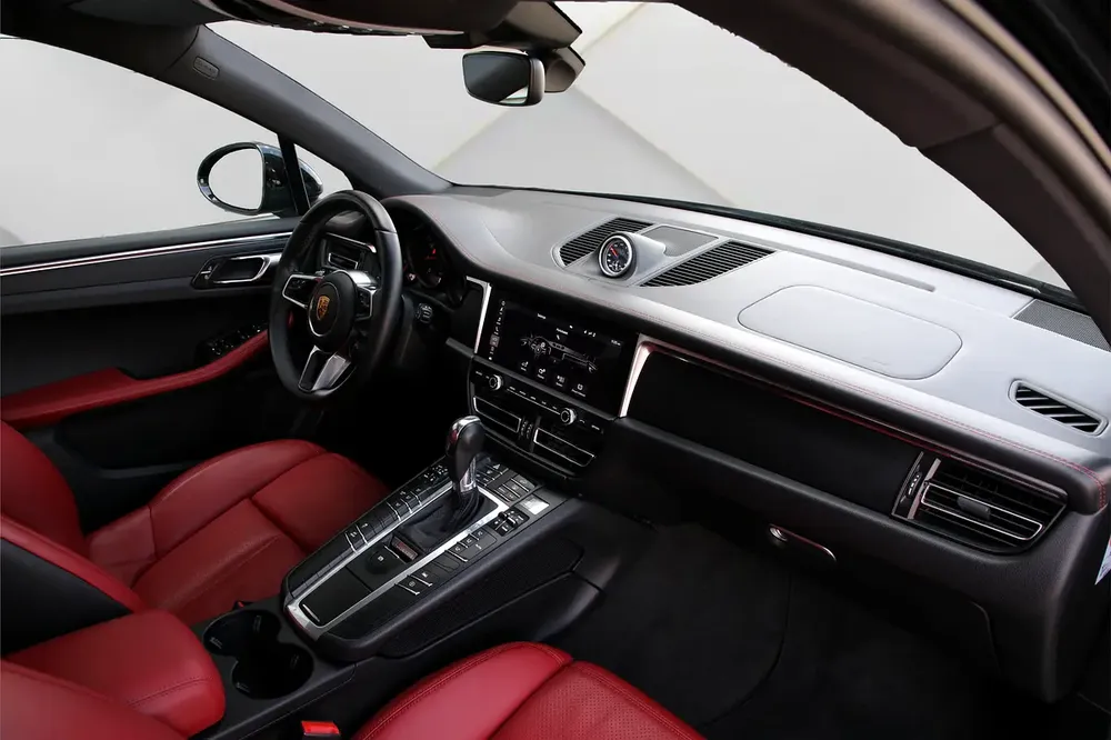 PORSCHE MACAN 2021 - GCC - FULLY LOADED - AMAZING CONDITION - Image 12