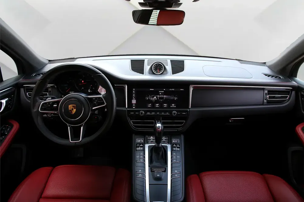 PORSCHE MACAN 2021 - GCC - FULLY LOADED - AMAZING CONDITION - Image 13