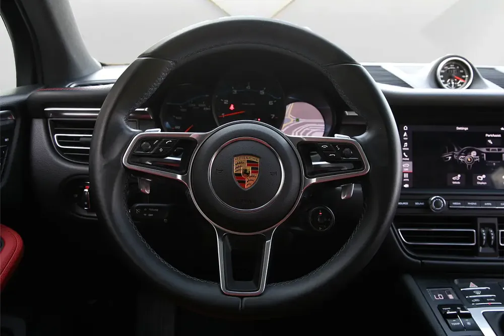 PORSCHE MACAN 2021 - GCC - FULLY LOADED - AMAZING CONDITION - Image 14