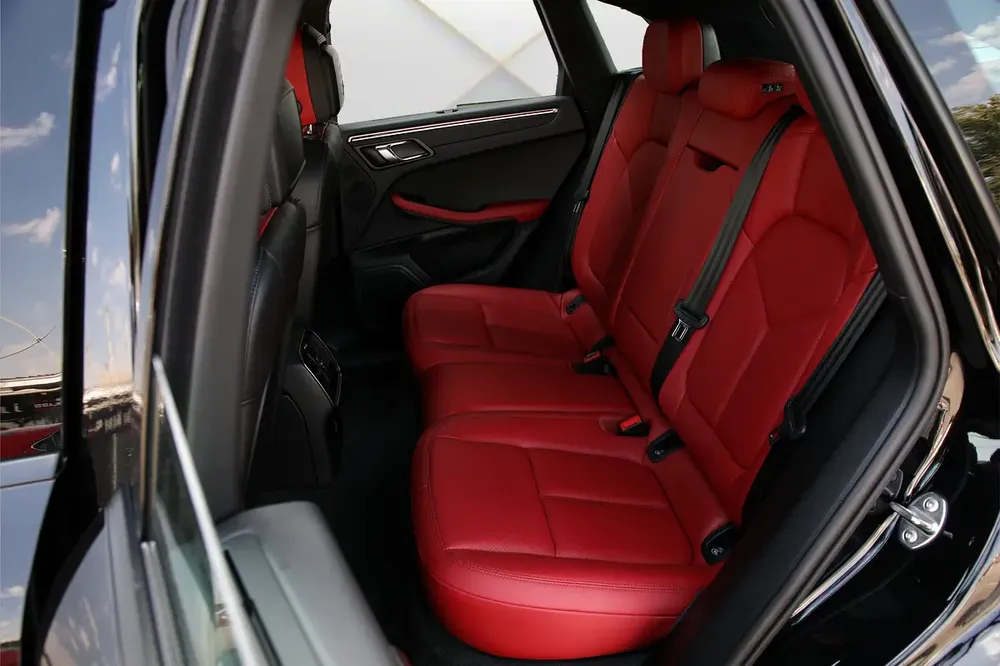 PORSCHE MACAN 2021 - GCC - FULLY LOADED - AMAZING CONDITION - Image 19