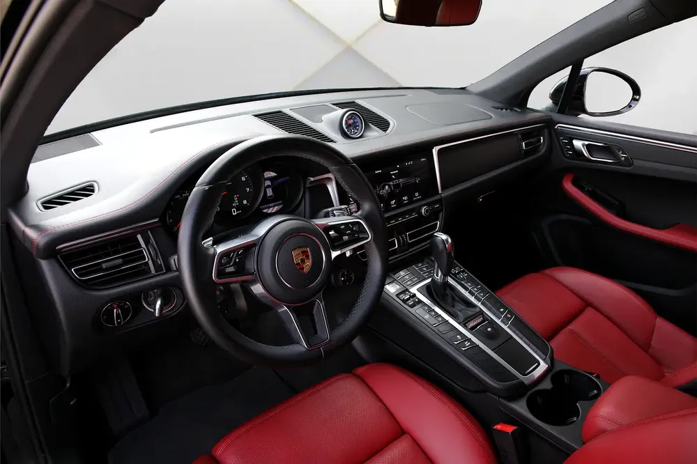 PORSCHE MACAN 2021 - GCC - FULLY LOADED - AMAZING CONDITION - Image 8