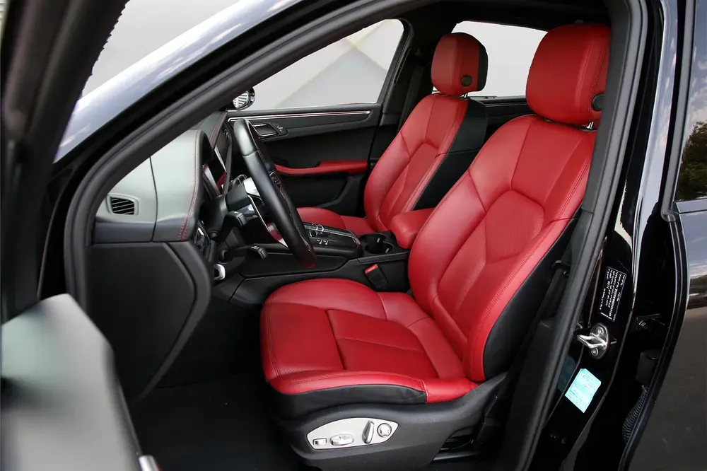 PORSCHE MACAN 2021 - GCC - FULLY LOADED - AMAZING CONDITION - Image 9