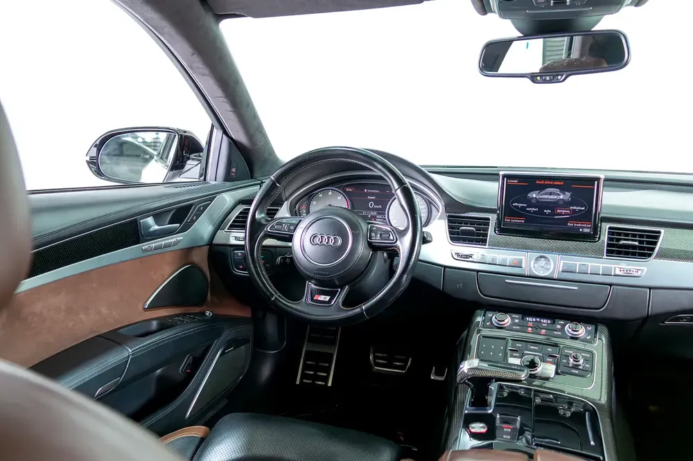 Audi S8-GCC-V8 Twin Turbo-AUDI Exclusive Interior Trim-22 Inch Rims-Very Well Maintained - Image 15