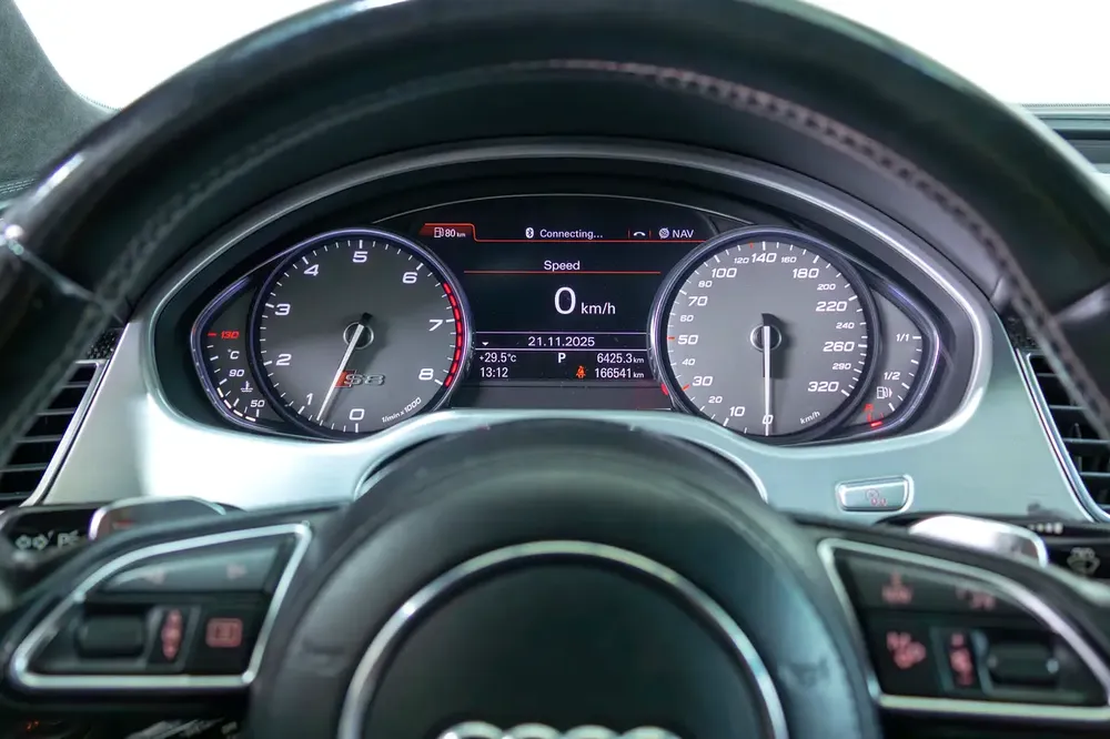 Audi S8-GCC-V8 Twin Turbo-AUDI Exclusive Interior Trim-22 Inch Rims-Very Well Maintained - Image 18