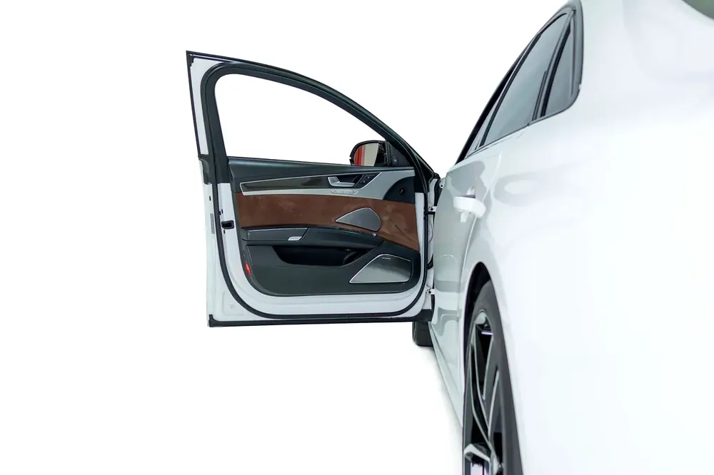 Audi S8-GCC-V8 Twin Turbo-AUDI Exclusive Interior Trim-22 Inch Rims-Very Well Maintained - Image 20