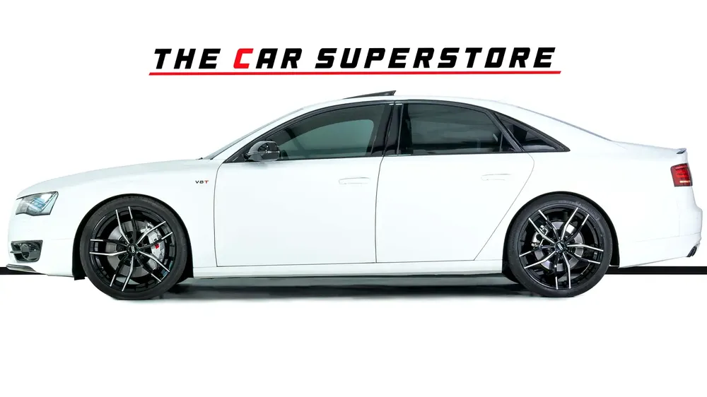 Audi S8-GCC-V8 Twin Turbo-AUDI Exclusive Interior Trim-22 Inch Rims-Very Well Maintained - Image 5