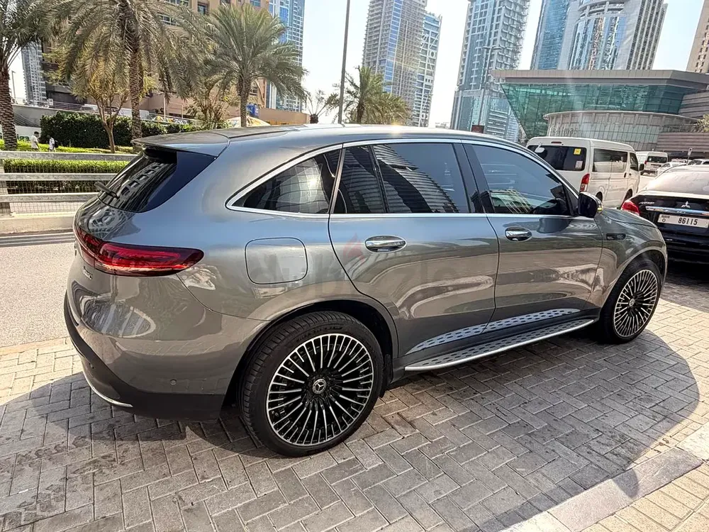 2022 Mercedes-Benz EQC 400 4MATIC | GCC Specs | Low Mileage - Image 11