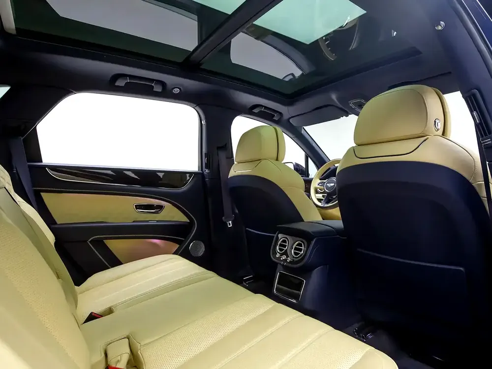 2021 | Bentley | Bentayga | GCC Spec - Full Al Habtoor service history - Image 18