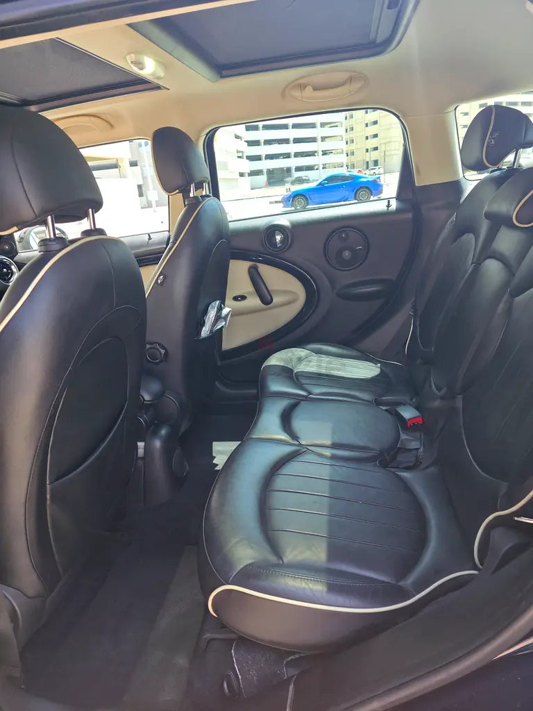 Mini Cooper Countryman 2013 GCC lady driven car for sale - Image 5