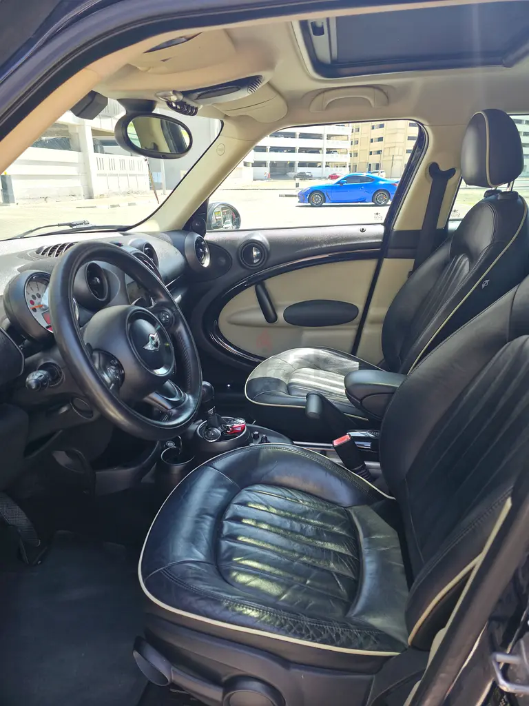 Mini Cooper Countryman 2013 GCC lady driven car for sale - Image 9