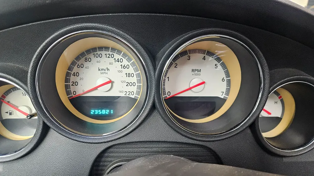 Dodge Charger SXT 2009 GCC Specs - Well Maintained - Image 5