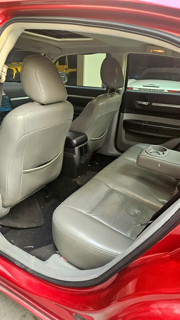 Dodge Charger SXT 2009 GCC Specs - Well Maintained - Image 9