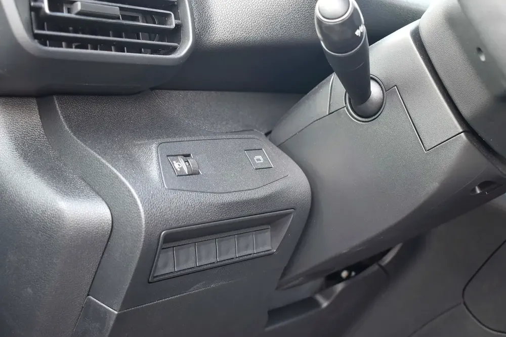 2025 MODEL PEUGEOT-PARTNER VAN 1.6L DIESEL M/T - Image 10