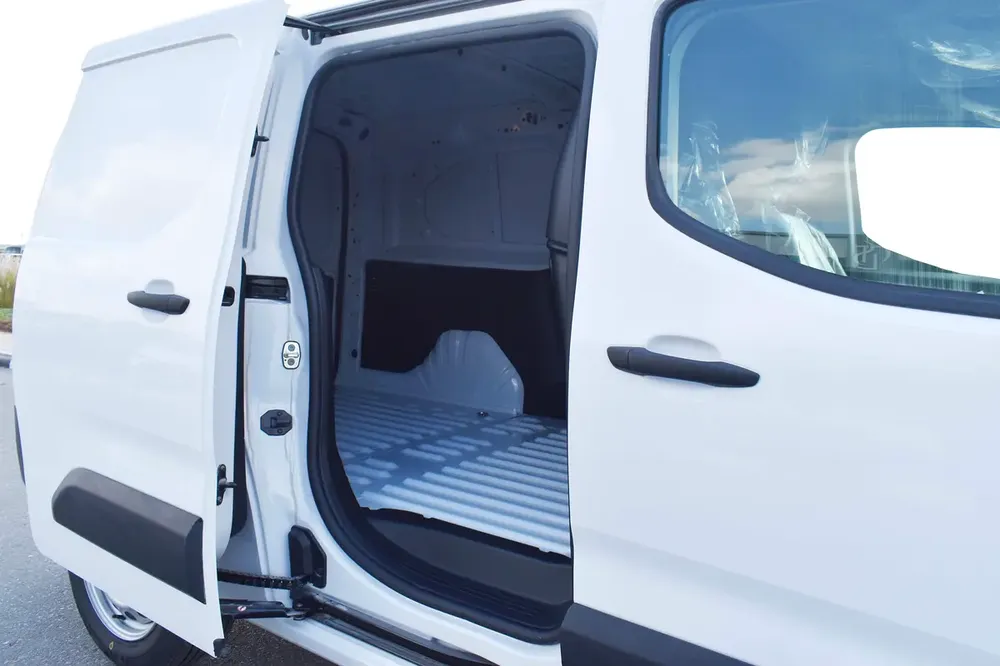 2025 MODEL PEUGEOT-PARTNER VAN 1.6L DIESEL M/T - Image 11