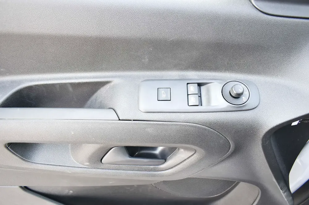 2025 MODEL PEUGEOT-PARTNER VAN 1.6L DIESEL M/T - Image 9