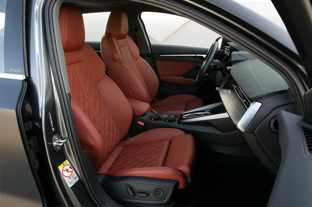2025 AUDI A3 40 TFSI - FULLY LOADED - LOW MILEAGE - AMAZING CONDITION - Image 11